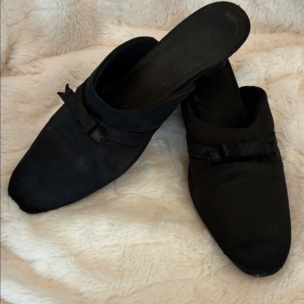 Victoria's Secret Black Satin heeled Boudoir Slippers / Mules with Bow. Size M